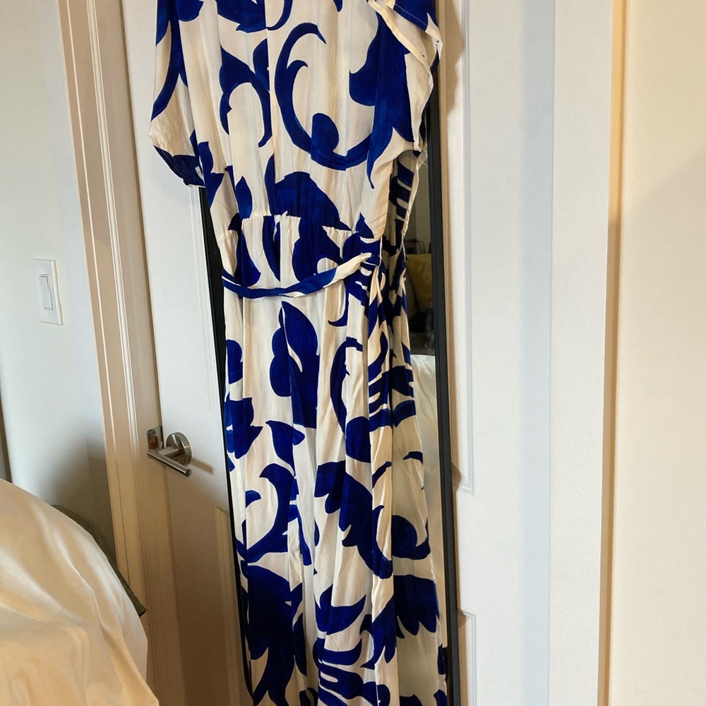 NWOT Blue and White Floral Women's Dress size large NWOT - Picture 5 of 7